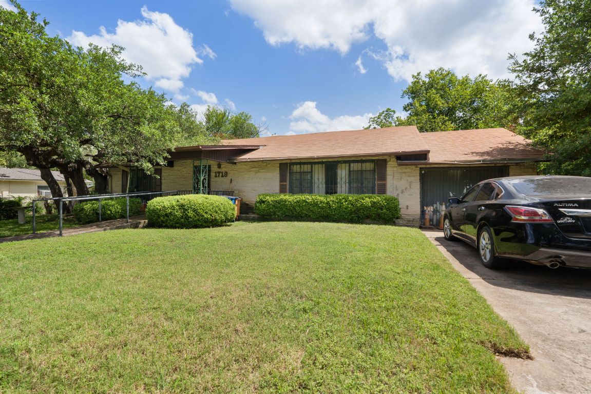 1719 East 32nd Street Austin, TX 78722 - Photo 4 of 13 a view of a house with a garden