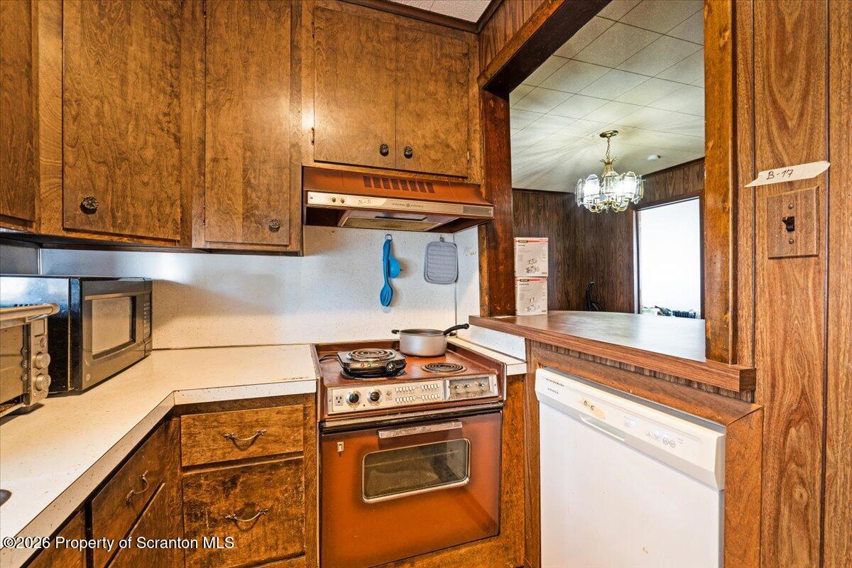 810 George Street Throop, PA 18512 - Photo 31 of 55 48-Second Floor Front