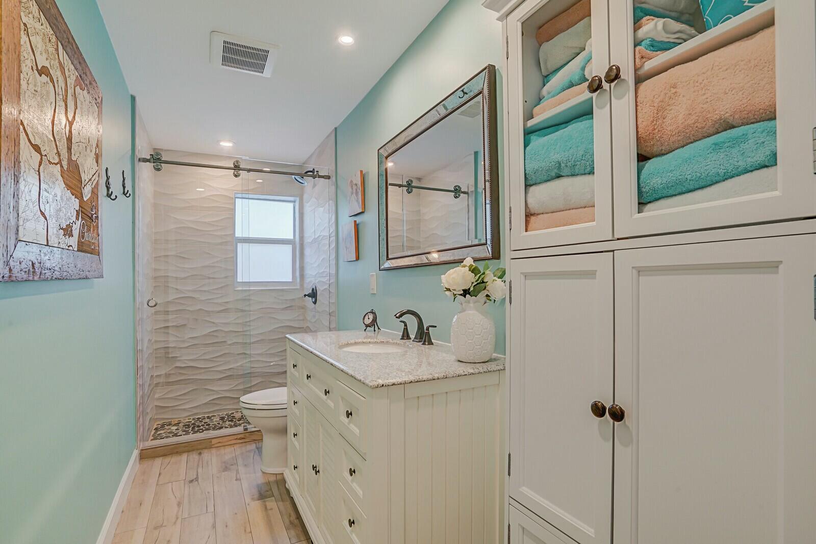 301 Enfield Road Delray Beach, FL 33444 - Photo 23 of 44 Bathroom 2