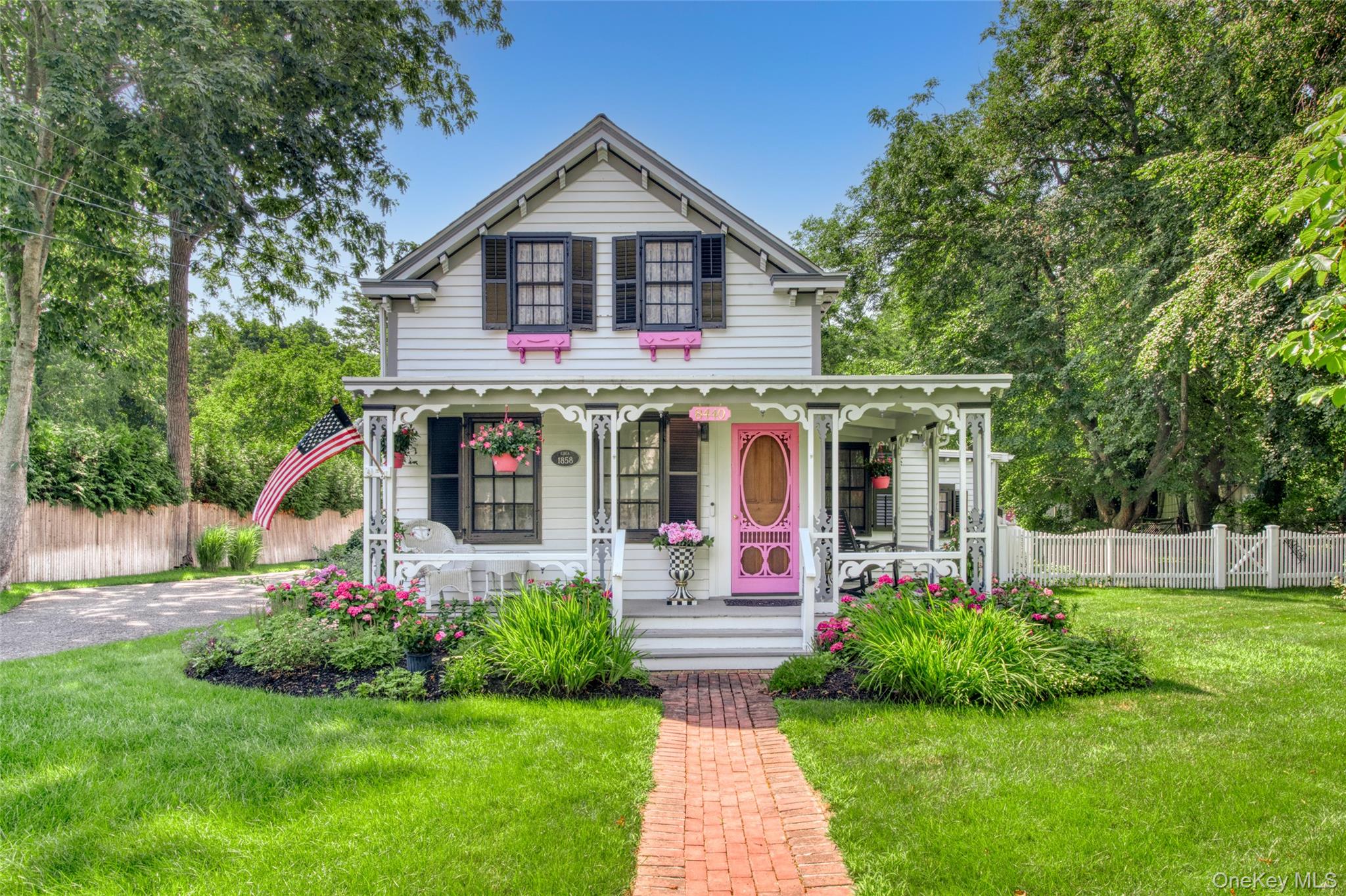 8440 Main Road East Marion, NY 11939 - Photo 1 of 28