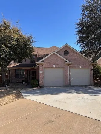 $3,800 | 1060 Valley Vista Drive, Irving, TX 75063