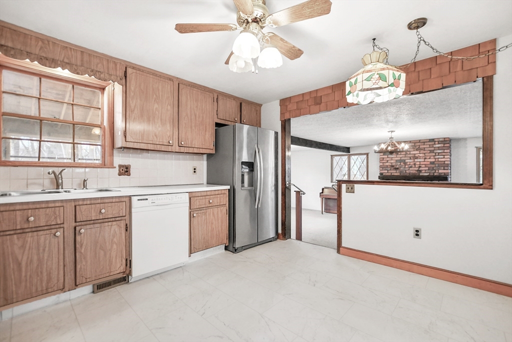 114 Partridge Road Billerica, MA 01821 - Photo 8 of 18