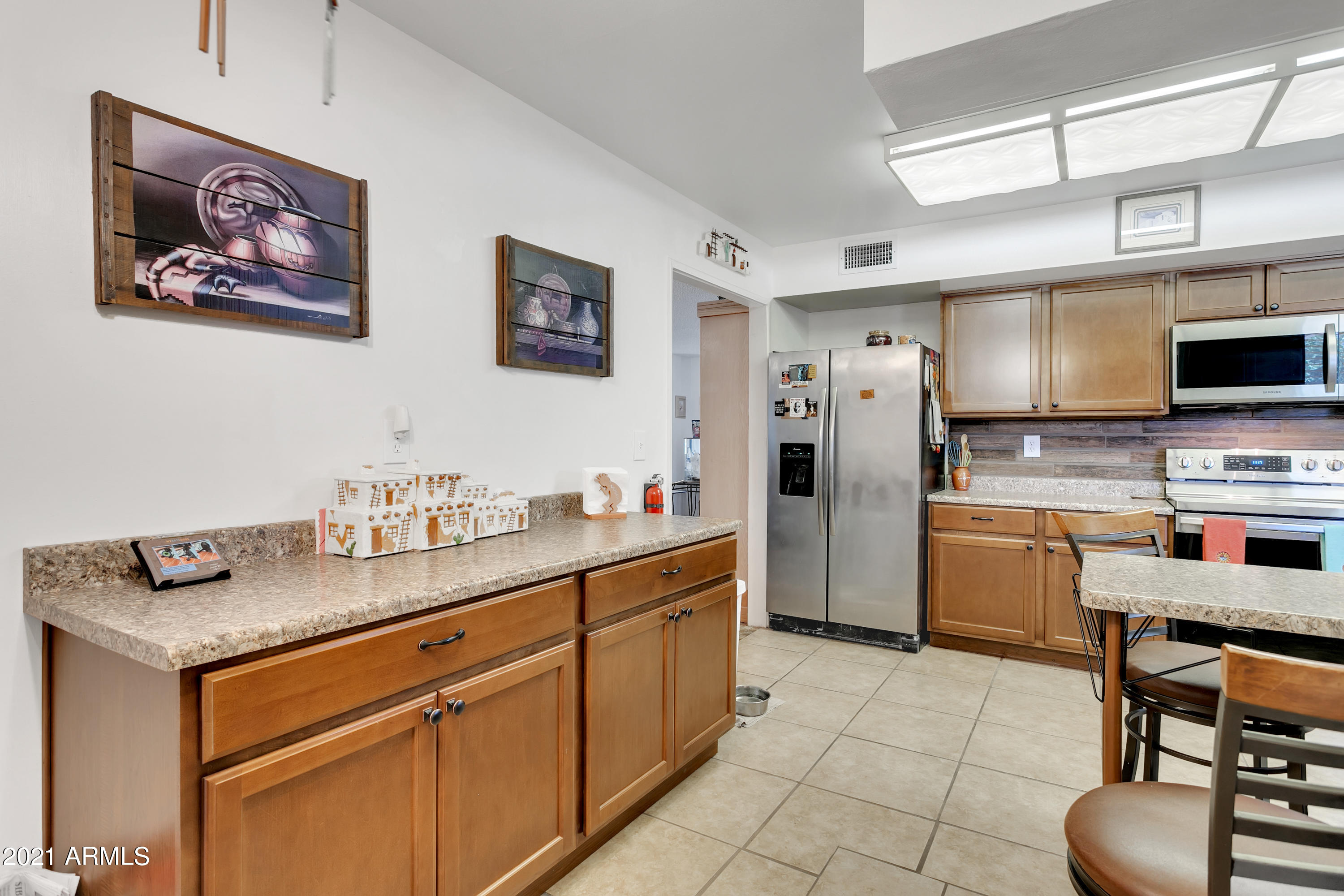10701 West Hatcher Road Sun City, AZ 85351 - Photo 8 of 32 Eat In Kitchen