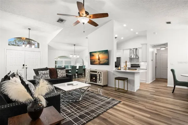 $3,800 | 721 Brittany Park Boulevard, Tarpon Springs, FL 34689