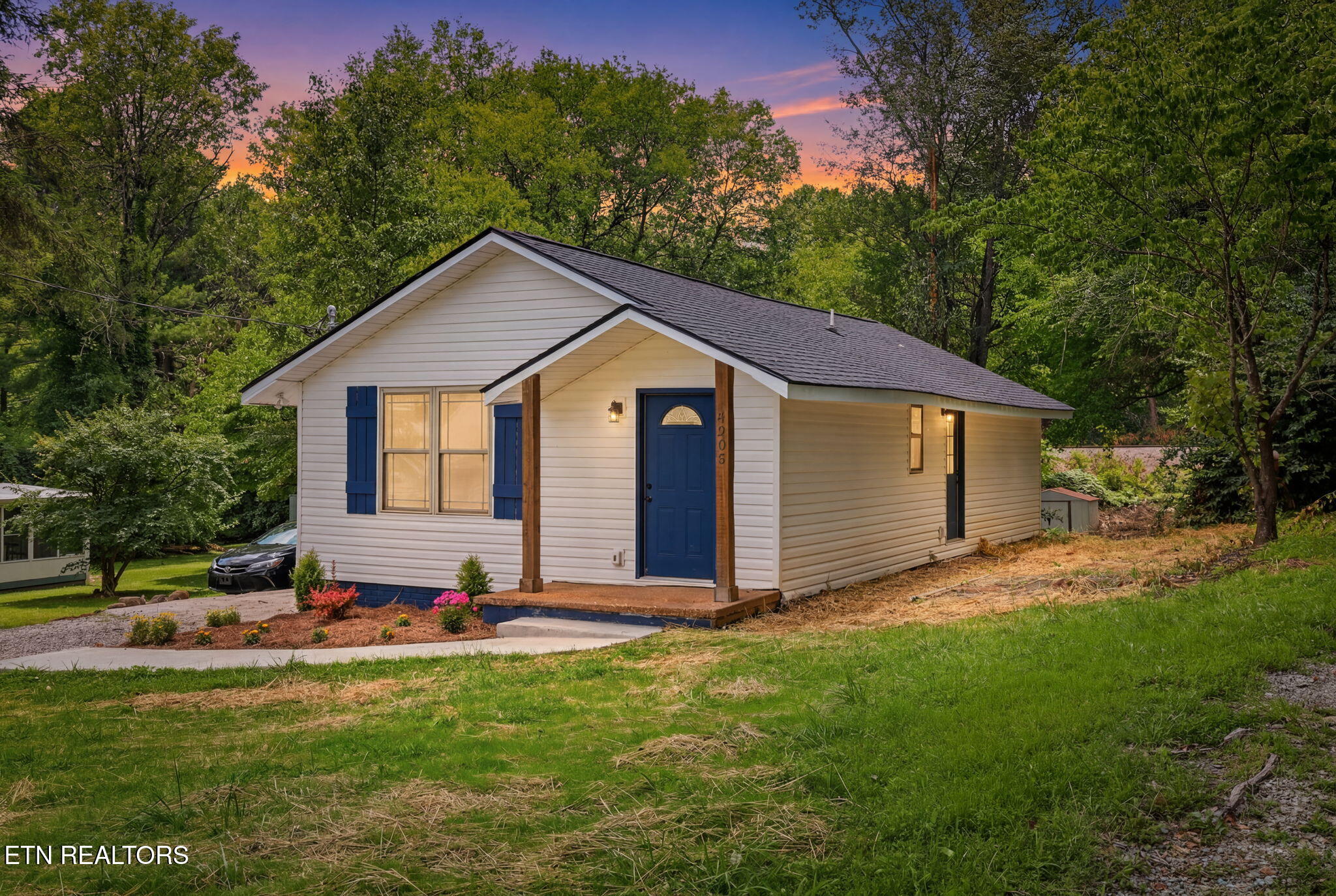 4205 Coster Road Knoxville, TN 37912 - Photo 1 of 37 1-web-or-mls-DZ3A8424_twilight_135cbaeb