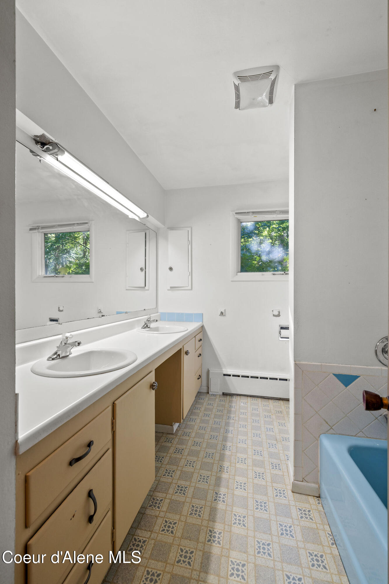 957 East Giesa Road Coeur D'Alene, ID 83814 - Photo 23 of 42 Bathroom #1