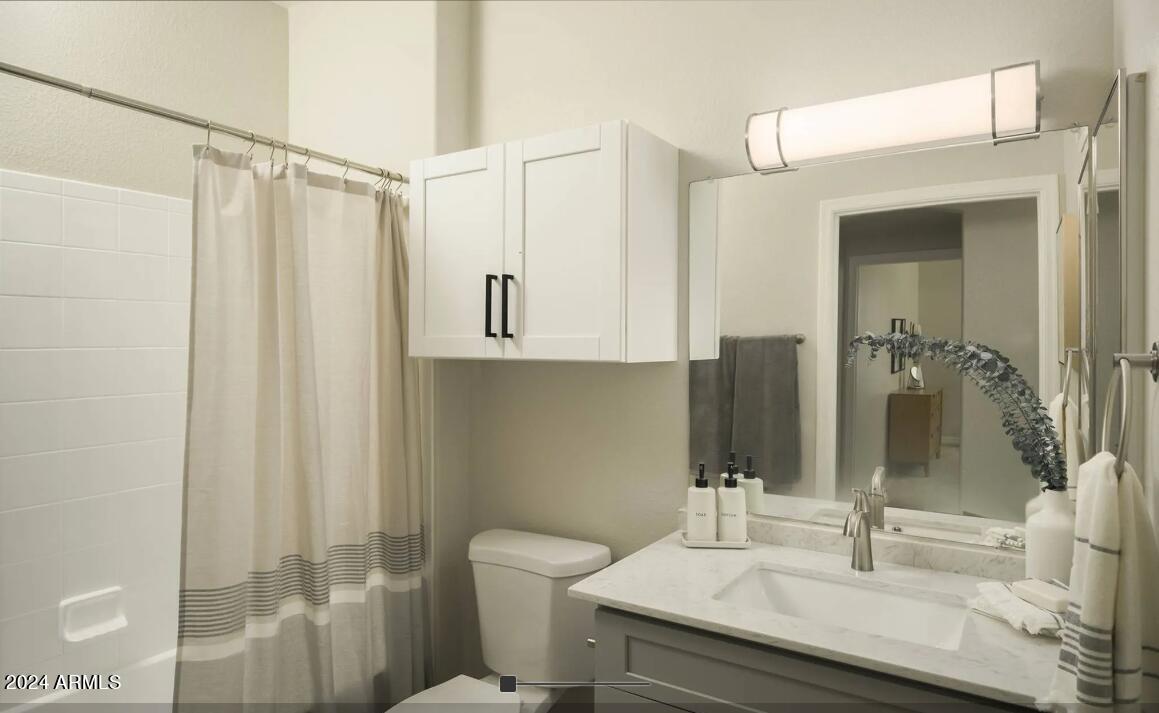 10 West Minnezona Avenue, Unit 1 Phoenix, AZ 85012 - Photo 3 of 6 Bathroom