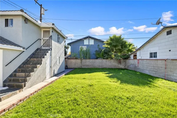 a view of a back yard of the house