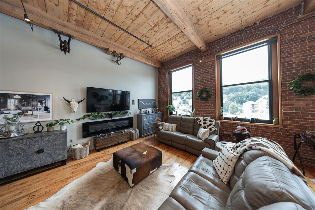 1 Envelope Terrace, Unit 302 Worcester, MA 01604 - Photo 2 of 42 a living room with furniture and a flat screen tv