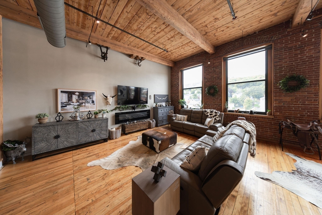 1 Envelope Terrace, Unit 302 Worcester, MA 01604 - Photo 29 of 42 a large room with a large window