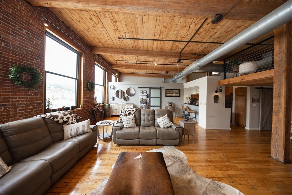 1 Envelope Terrace, Unit 302 Worcester, MA 01604 - Photo 30 of 42 a living room with furniture