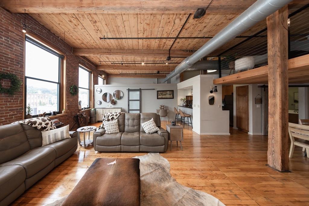 1 Envelope Terrace, Unit 302 Worcester, MA 01604 - Photo 7 of 42 a living room with furniture