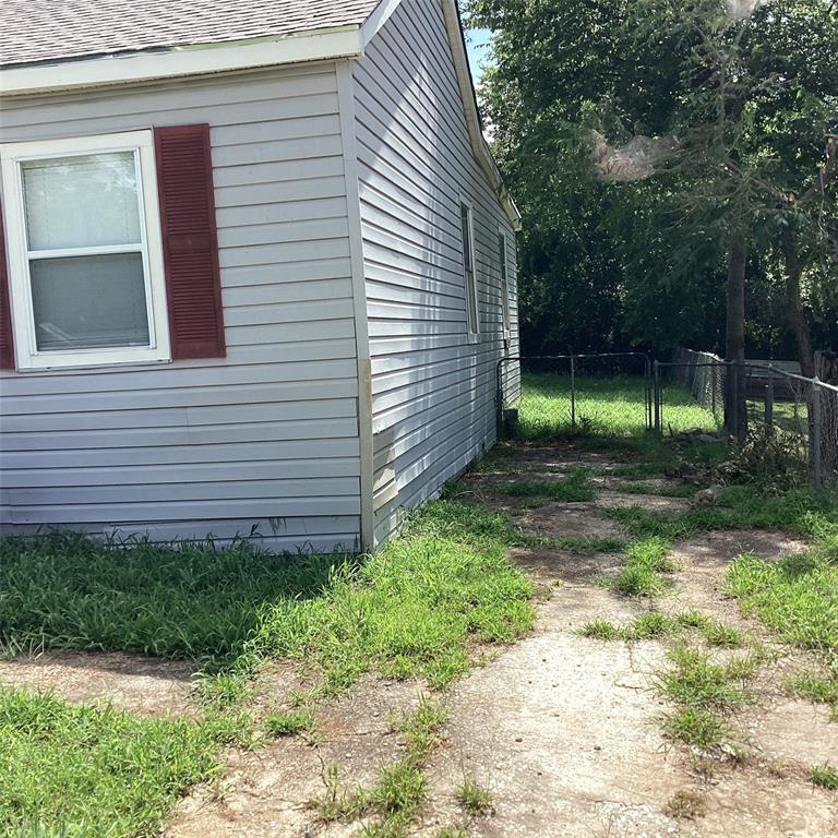1506 South Travis Street Denison, TX 75021 - Photo 3 of 22