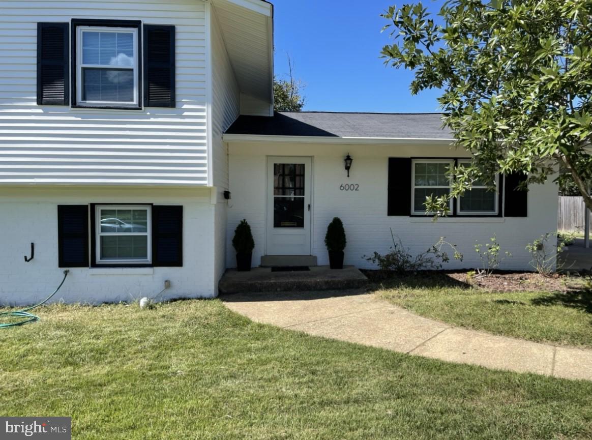 6002 Meriwether Lane Springfield, VA 22150 - Photo 3 of 28