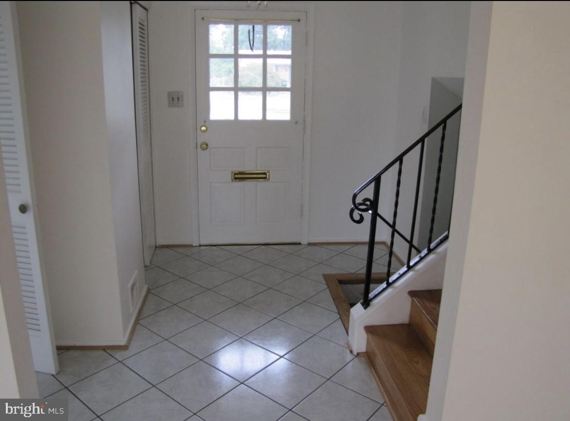 6002 Meriwether Lane Springfield, VA 22150 - Photo 5 of 28