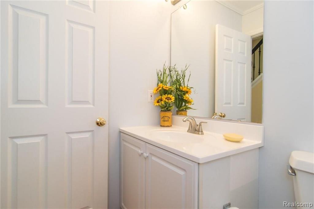 3055 Lexham Lane Rochester Hills, MI 48309 - Photo 16 of 35