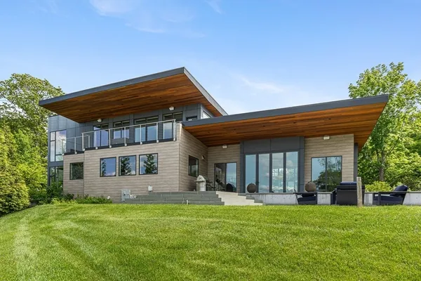 a view of a house with backyard and porch