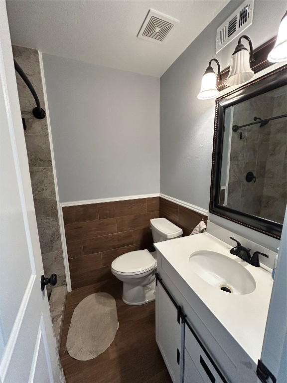 30 Harbour Lane Coldspring, TX 77331 - Photo 12 of 31 a bathroom with a sink and a mirror