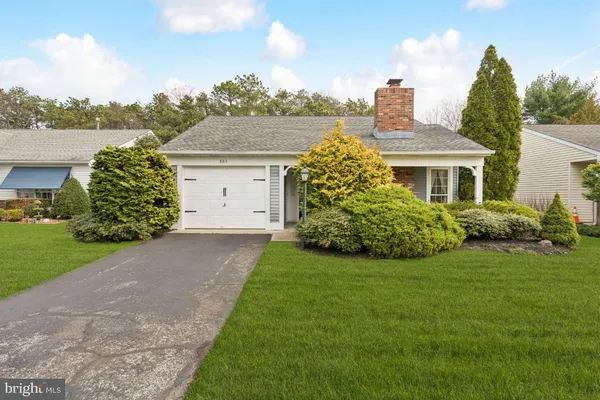 $385,000 | 883 Westminster Drive North, Southampton, NJ 08088