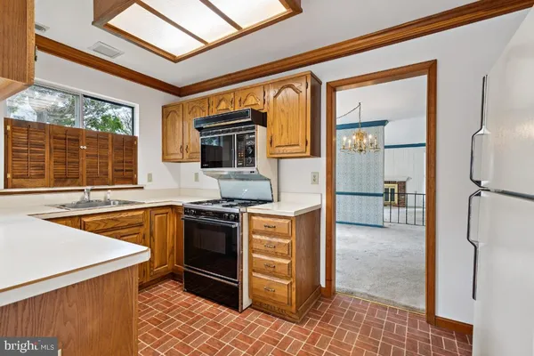 $369,000 | 883 Westminster Drive North, Southampton, NJ 08088