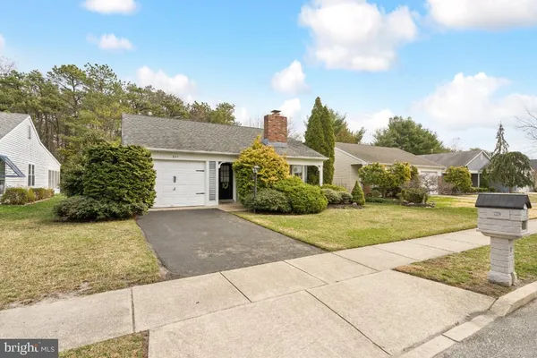 $369,000 | 883 Westminster Drive North, Southampton, NJ 08088