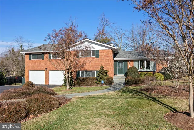 $899,000 | 4008 Sulgrave Drive, Alexandria, VA 22309