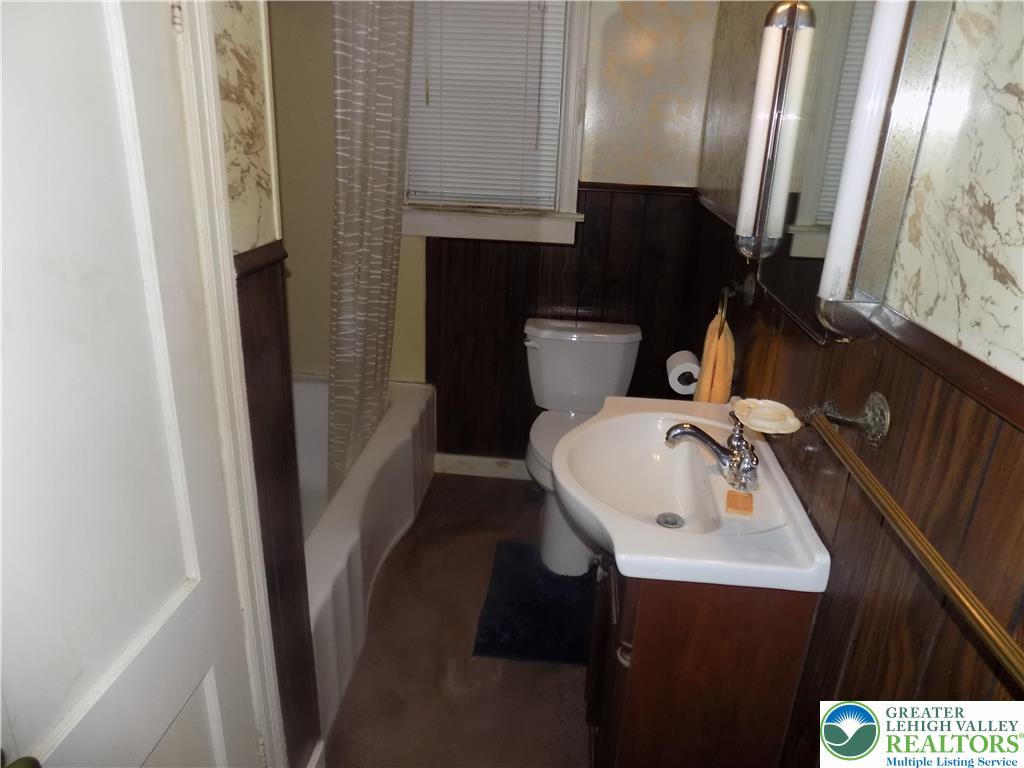 2120 Spinnerstown Road Quakertown, PA 18951 - Photo 10 of 15 Bathroom