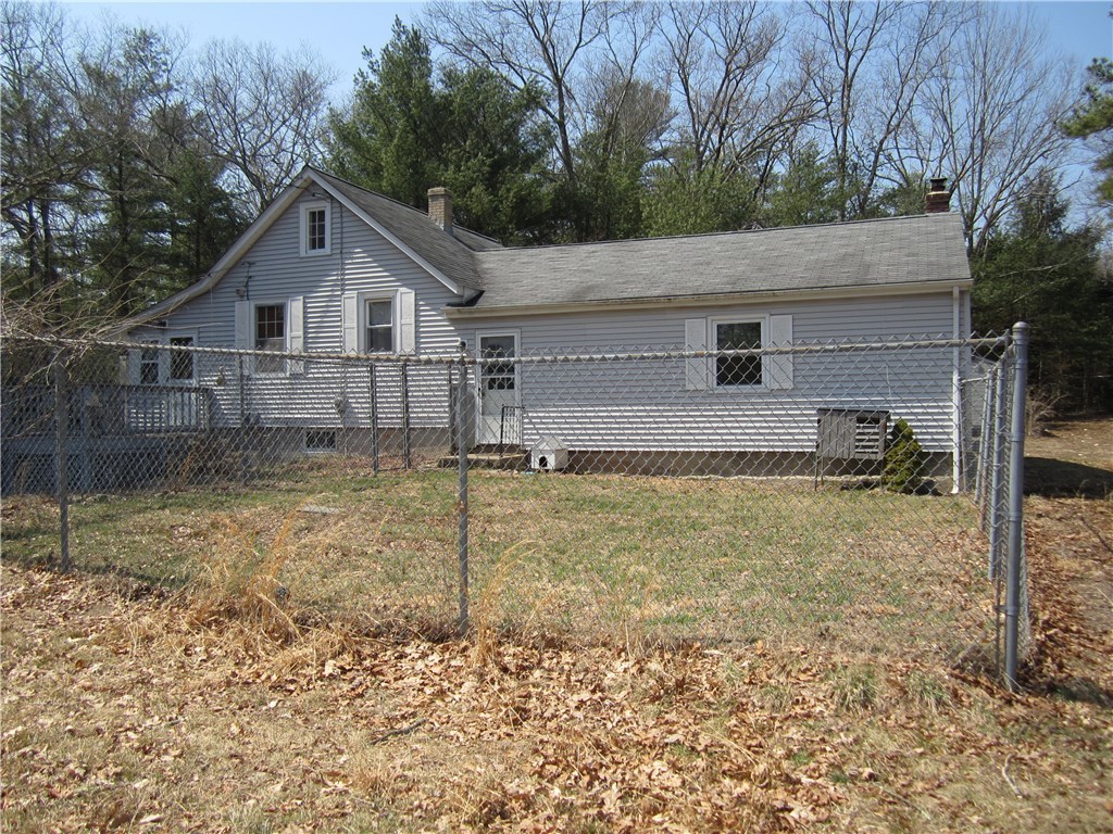 1815 Flat River Road Coventry, RI 02816 - Photo 4 of 21 dog pen