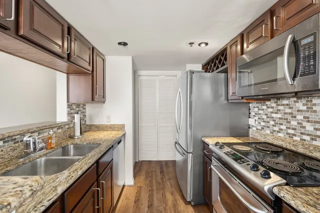 $195,000 | 3525 Sage Road, Unit 1204, Houston, TX 77056