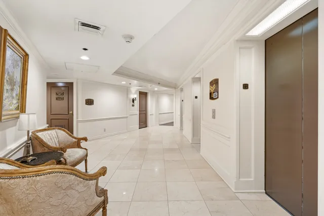 $195,000 | 3525 Sage Road, Unit 1204, Houston, TX 77056