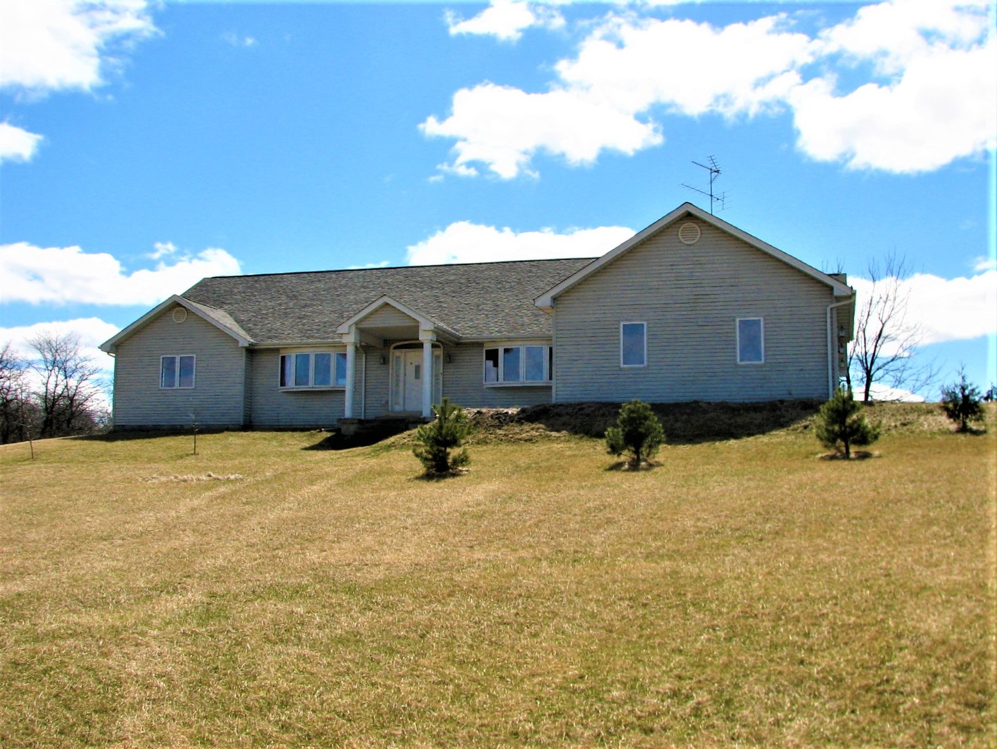3025 West Goodfarm Road Dwight, IL 60420 - Photo 1 of 51