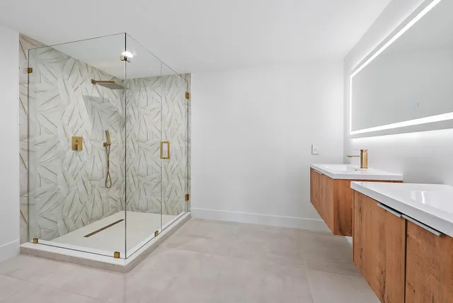 a view of a house with porch and garage