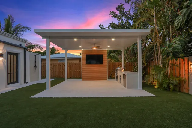 $1,995,000 | 391 West Riverside Drive, Tequesta, FL 33469