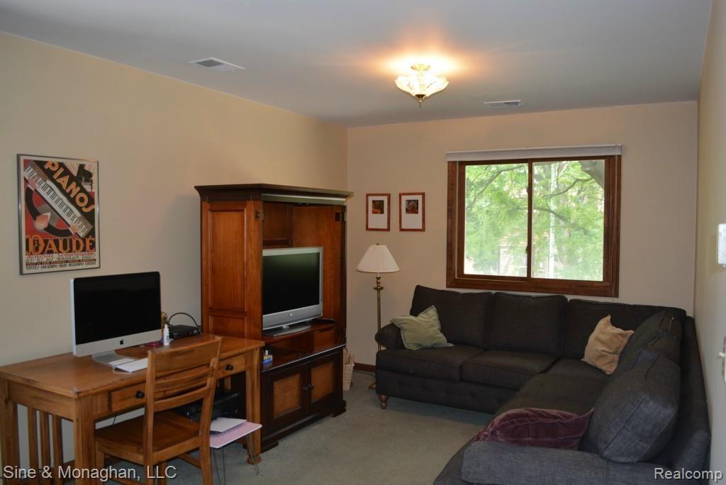 1861 Hawthorne Road Grosse Pointe, MI 48236 - Photo 14 of 21 DSC_0022.jpg