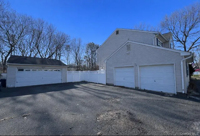 $749,999 | 2 Daylilly Court, Middle Island, NY 11953