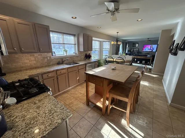 $749,999 | 2 Daylilly Court, Middle Island, NY 11953