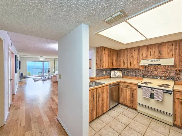 $300,000 | 2600 Ocean Shore Boulevard, Unit 3060, Ormond Beach, FL 32176