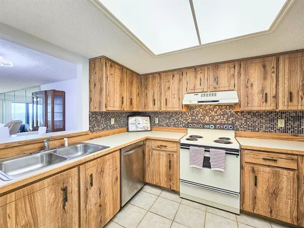 $300,000 | 2600 Ocean Shore Boulevard, Unit 3060, Ormond Beach, FL 32176