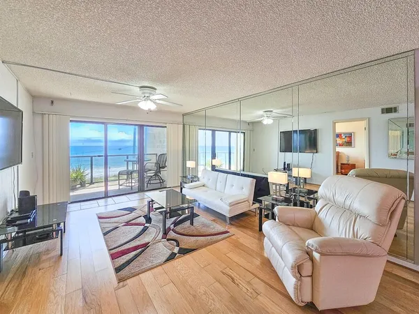 $300,000 | 2600 Ocean Shore Boulevard, Unit 3060, Ormond Beach, FL 32176