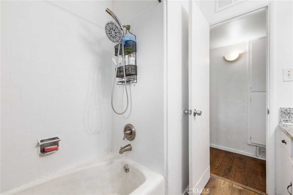 304 Adams Street Taft, CA 93268 - Photo 18 of 28 a bathroom with a bathtub and shower