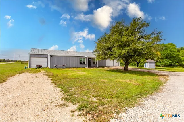 a view of a yard in front of house