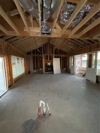 a view of a big room with closet