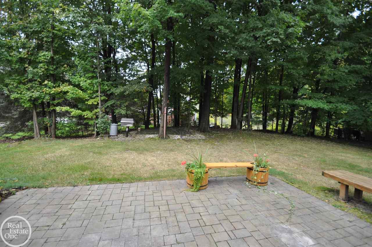 425 Tanglewood Drive Rochester, MI 48309 - Photo 27 of 30 31265421-26.JPG