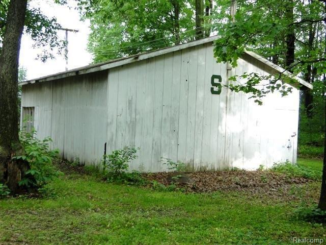 1401 Indian Road Lapeer, MI 48446 - Photo 18 of 20 Pole Barn.JPG