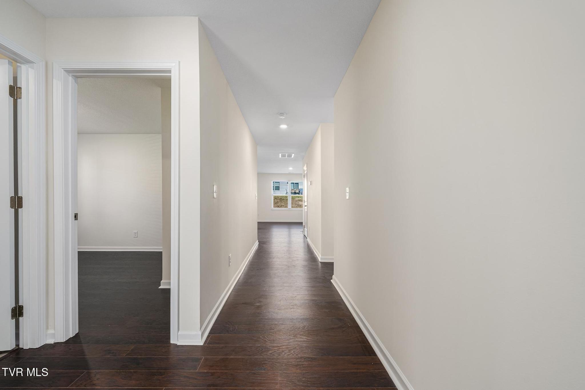 1038 Persimmon Hollow Greeneville, TN 37745 - Photo 5 of 37 1038 Persimmon Hollow (16 of 41)