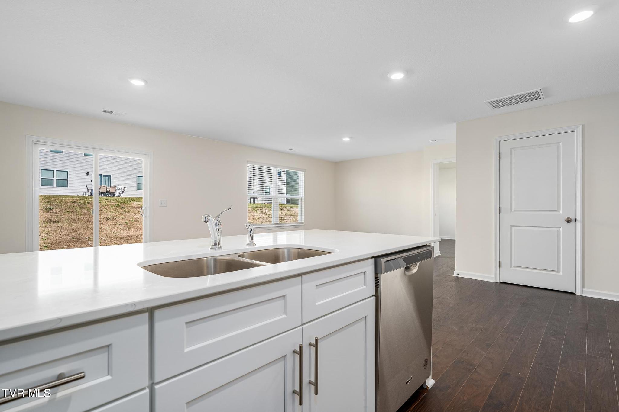 1038 Persimmon Hollow Greeneville, TN 37745 - Photo 9 of 37 1038 Persimmon Hollow (38 of 41)