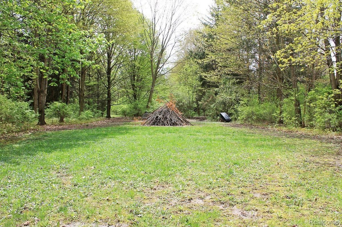 51250 Hanford Road Canton, MI 48187 - Photo 61 of 74 Backyard 2.jpg