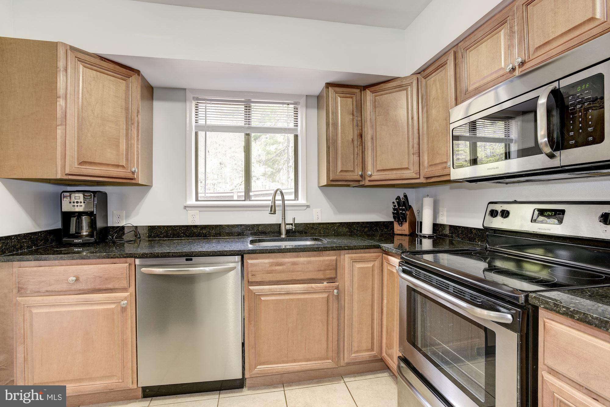 2454 Cloudcroft Square Reston, VA 20191 - Photo 6 of 29 Kitchen with stainless steel appliances