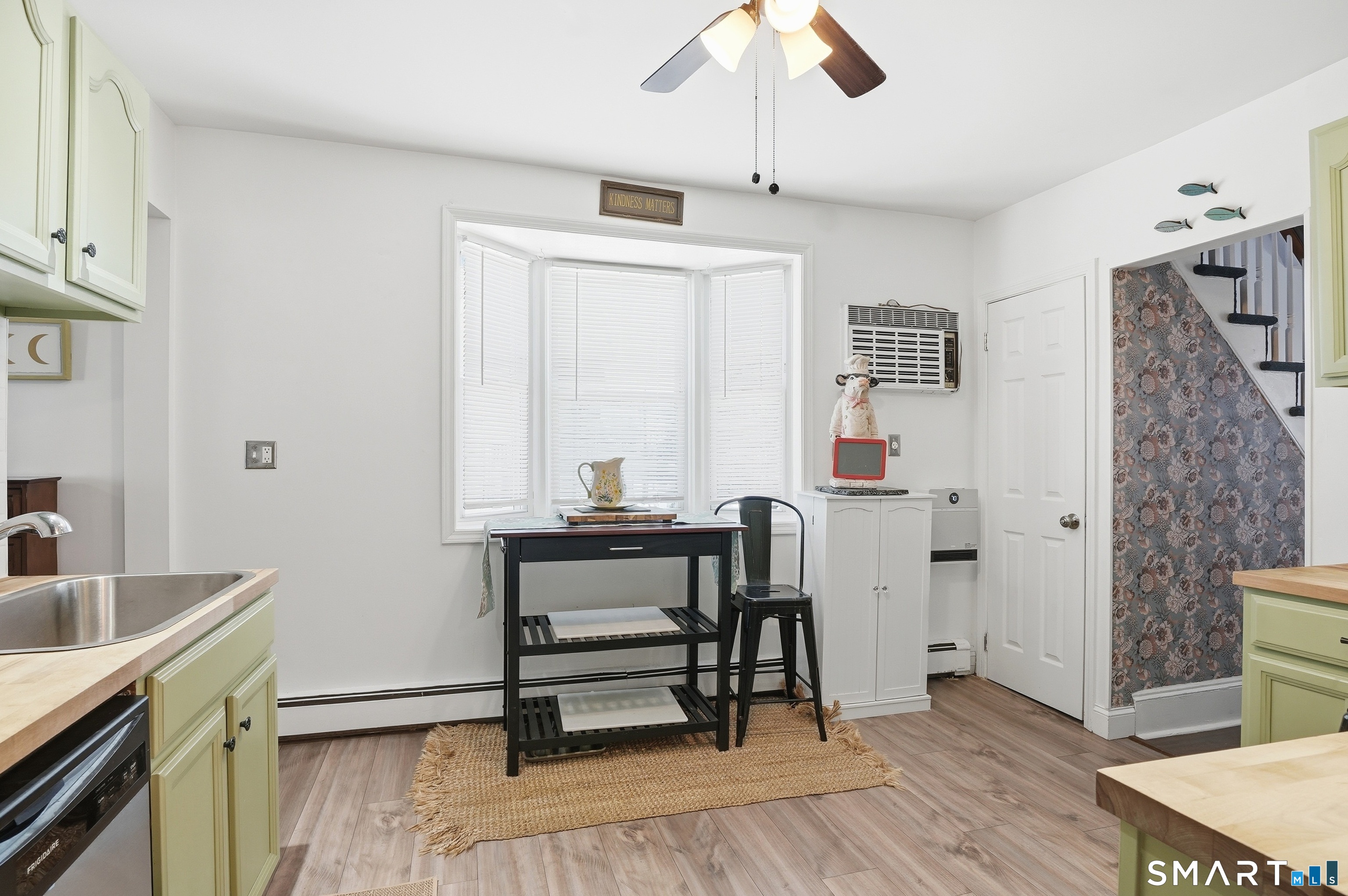 944 Longbrook Avenue Stratford, CT 06614 - Photo 11 of 32