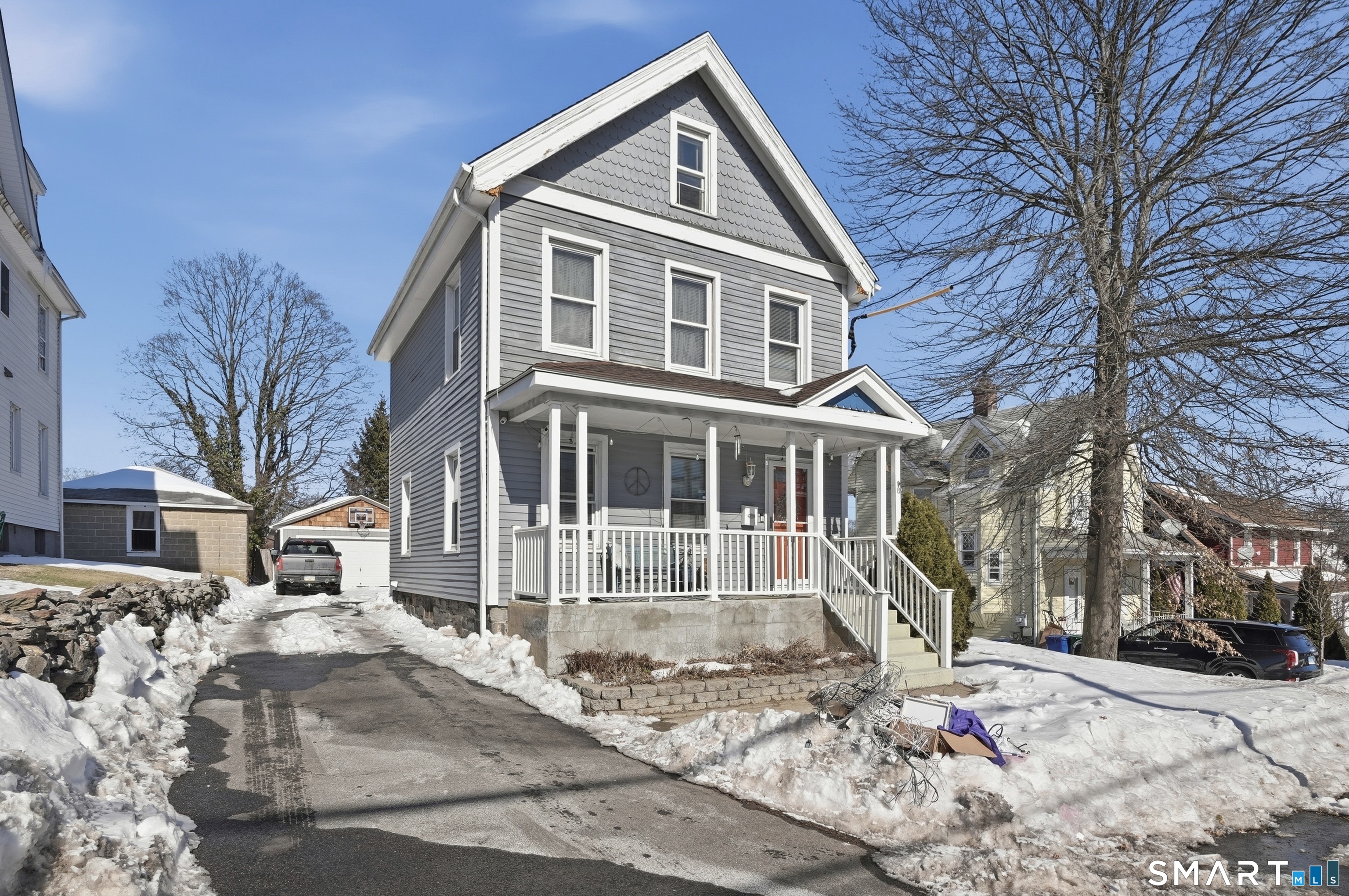 944 Longbrook Avenue Stratford, CT 06614 - Photo 2 of 32